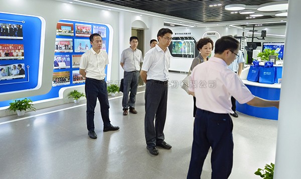 浙江省科技廳副廳長吳卿、臺盟省委會主委陳清莉一行赴托普云農(nóng)調(diào)研考察
