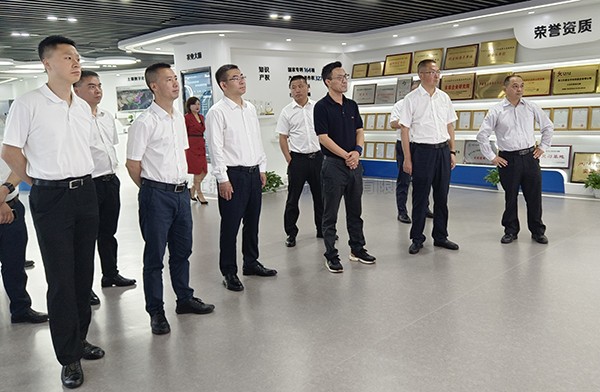 德陽市人大常委會副主任楊芳清、中江縣委書記杜尚武率考察組赴托普云農(nóng)考察調(diào)研