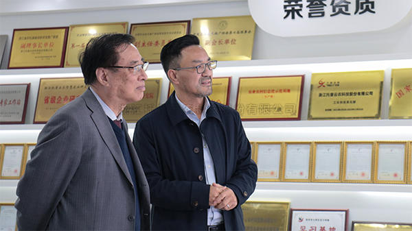 中國農(nóng)業(yè)科學院原院長、中國農(nóng)業(yè)國際合作促進會名譽會長翟虎渠蒞臨托普云農(nóng)考察指導