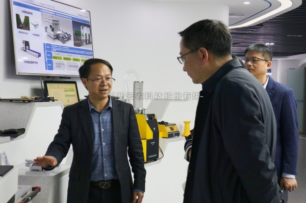 杭州市科技局黨組成員、副局長樓立群一行蒞臨托普云農(nóng)考察調(diào)研