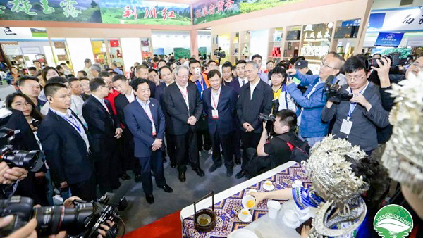 農(nóng)業(yè)農(nóng)村部副部長屈冬玉、浙江省副省長彭佳學巡館現(xiàn)場