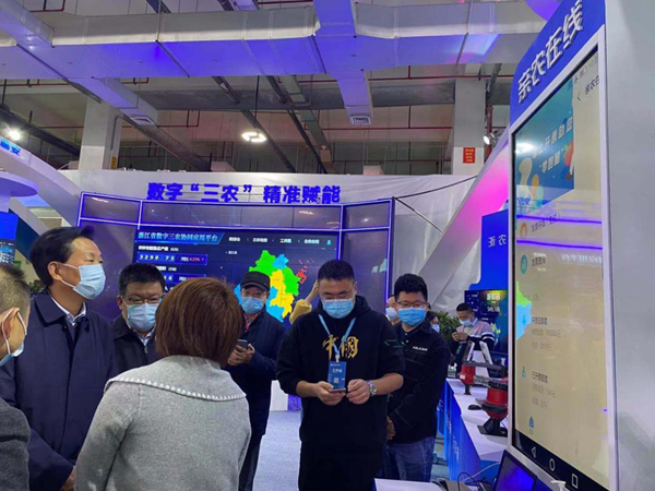 第十三屆全國人民代表大會華僑委員會委員王輝忠、浙江農(nóng)業(yè)農(nóng)村廳廳長王通林一行聽取“親農(nóng)在線”相關(guān)匯報