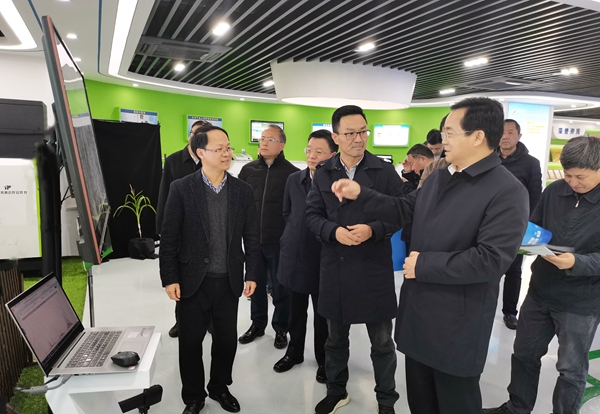 浙江省高興夫副省長(zhǎng)一行蒞臨浙江托普云農(nóng)股份有限公司參觀調(diào)研