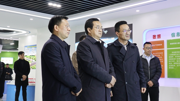 浙江省高興夫副省長(zhǎng)一行蒞臨浙江托普云農(nóng)股份有限公司參觀調(diào)研